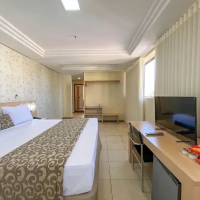 Crystal Plaza Hotel Hotels near Setor Sul