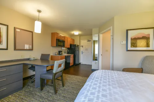 Candlewood Suites 梅德福