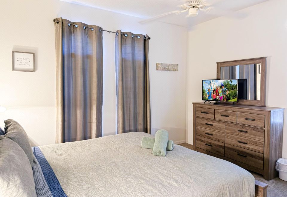 Private Pool, SPA And Game Room Escape-Beautiful Family Haven