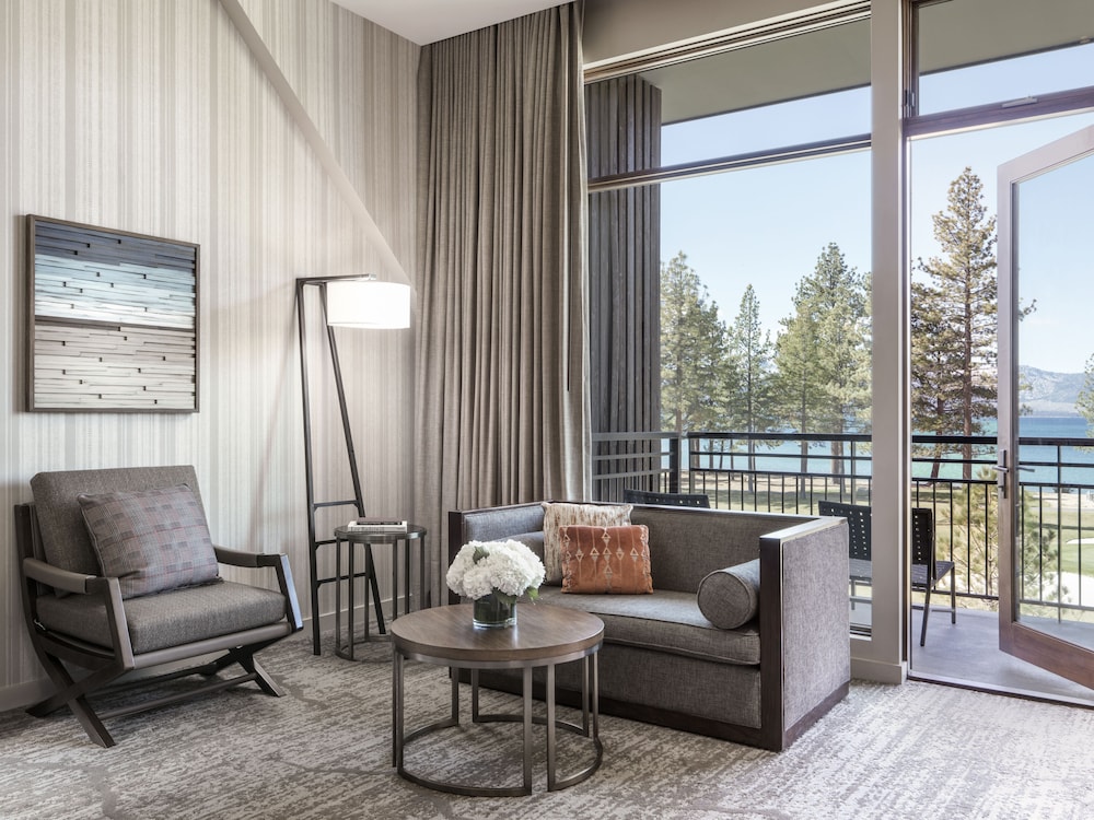 Edgewood Tahoe Resort湖景尊贵房（1张特大床）（Tahoe）
