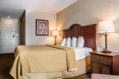 Quality Inn Pittsburgh Airport Hotel a 