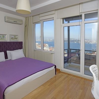 Two-Bedroom Apartment with Balcony with Sea View