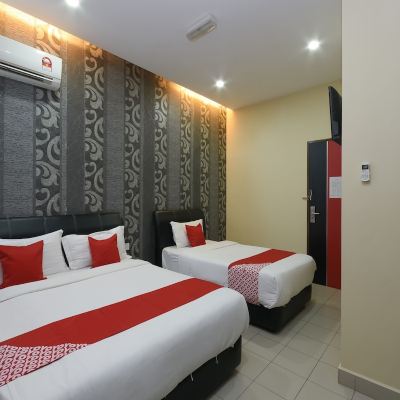 Suite Triple Bebas Rokok Kupon OYO 89301 YS Inn