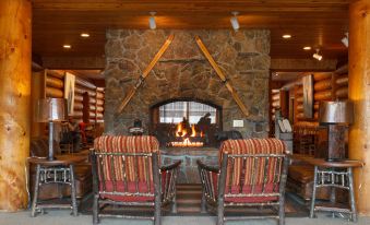 Headwaters Lodge & Cabins at Flagg Ranch