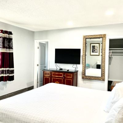 Standard King Room-Non-Smoking Sundial Lodge Promo Code