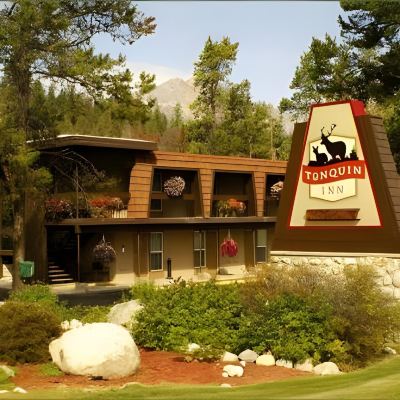 Family Two Queen Suite With Kitchenette Tonquin Inn Promo Code