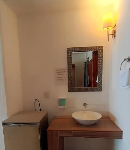 带阳台和海景的豪华双人房