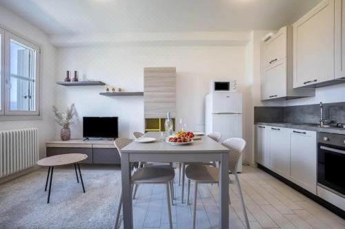 带一张大床的一卧室阁楼公寓