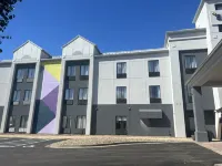 Spark by Hilton Lansing Hotel a 