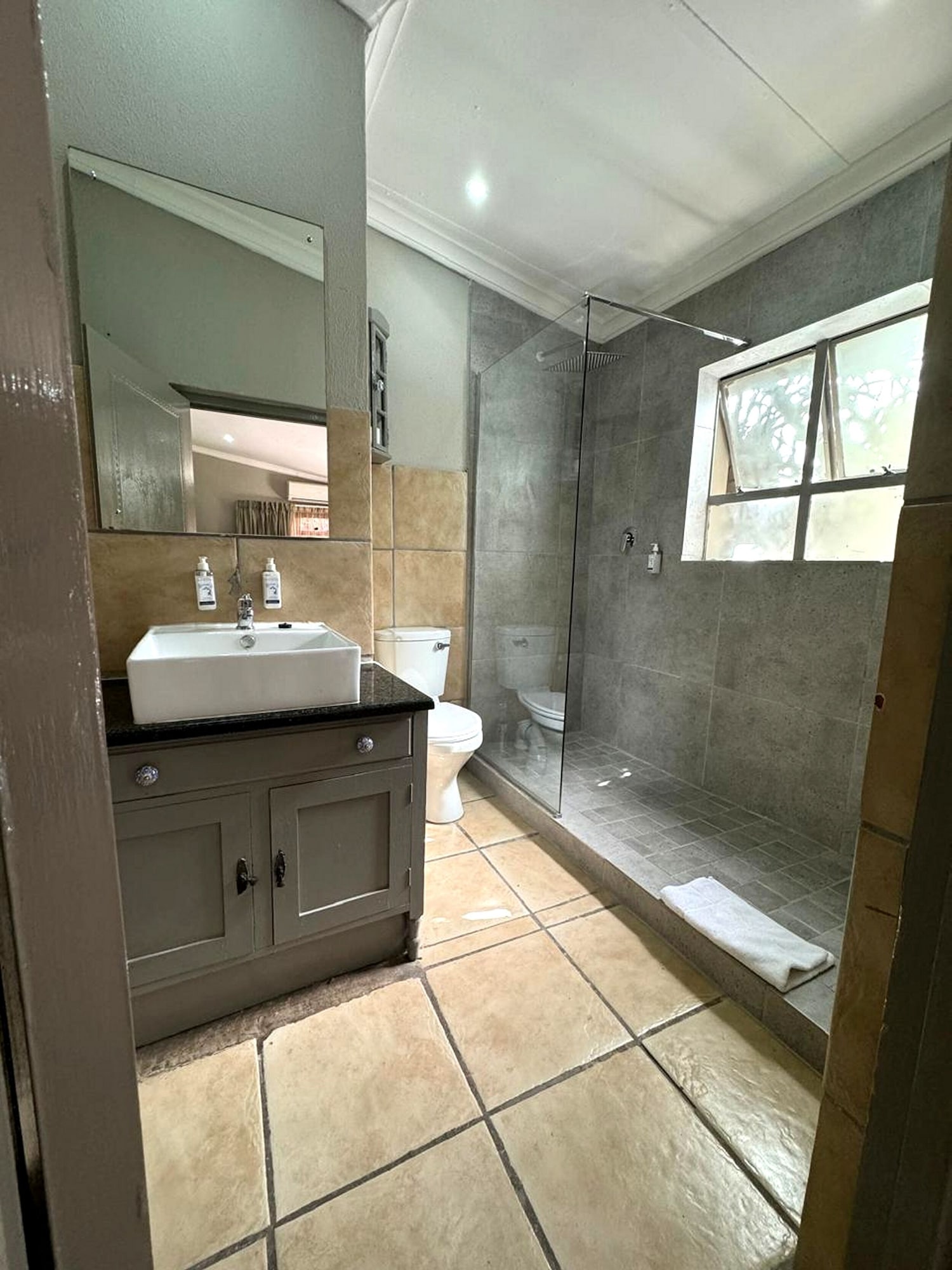 豪华双床房， 2 张单人床