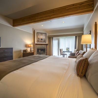 Executive King Suite with River View Pine Ridge Inn Promo Code