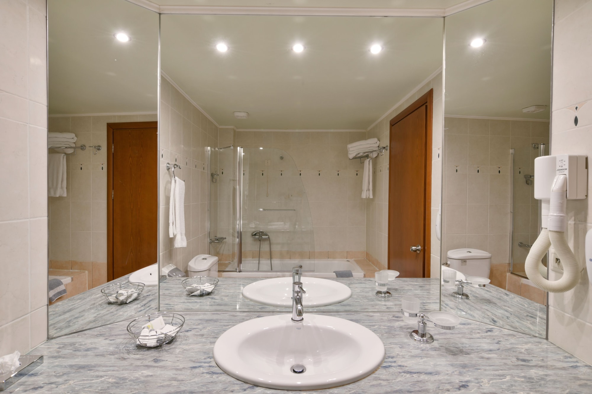 园景行政双人间