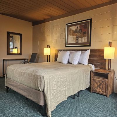 Deluxe Room 1st Choice Inn of Rawlins Promo Code