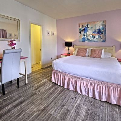 Signature King Room Inn at Palm Springs Promo Code