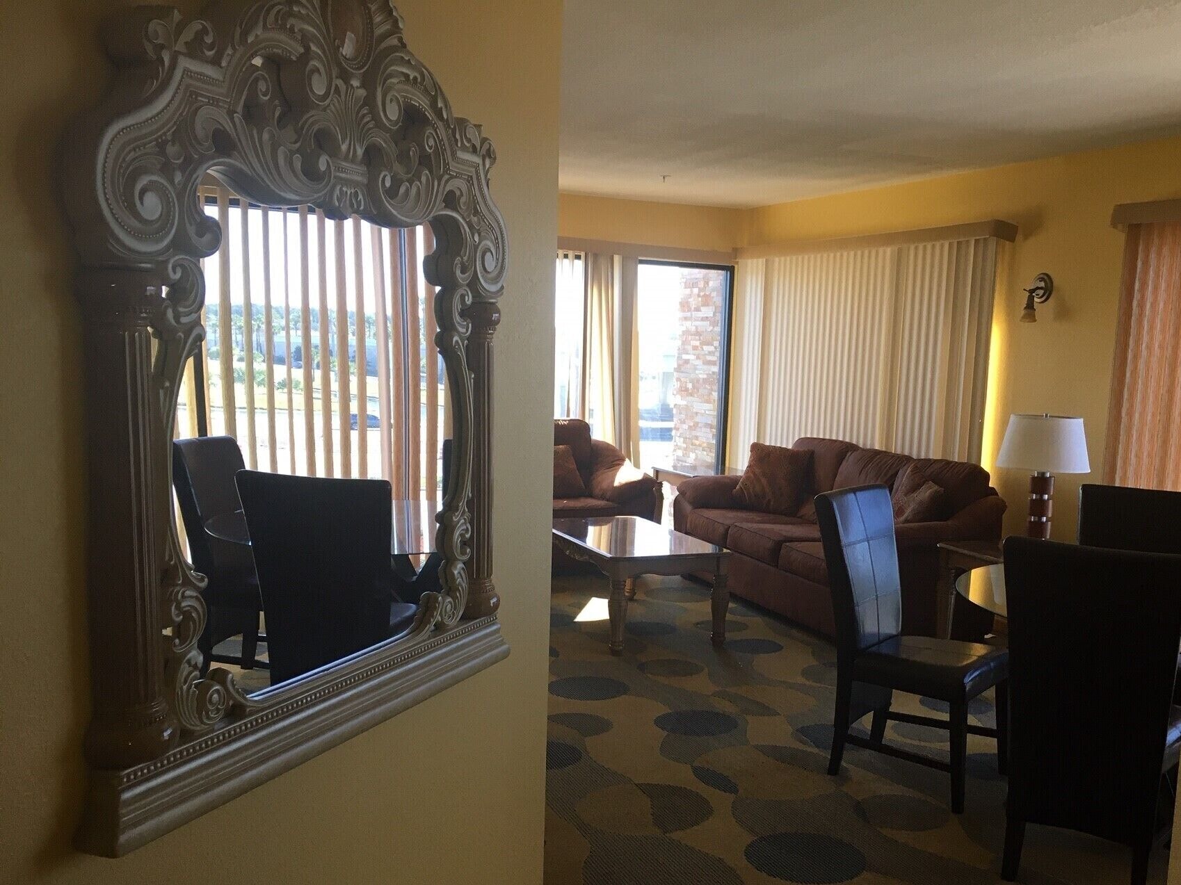 一卧室行政大床套房-禁烟