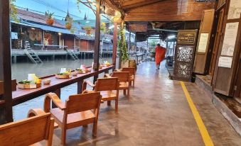 Thanicha Resort Amphawa - Housity