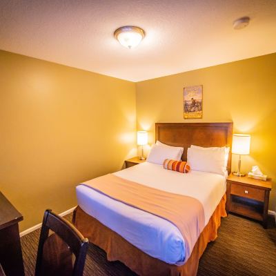 Queen Room Alpine Inn & Suites Promo Code