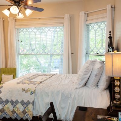 Guest Room The Charleston Inn Promo Code