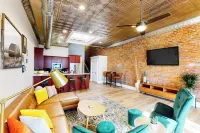 'Downtown Delight' w/ Patio! 1 Mi to Ball State Hotels in 