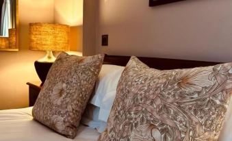 The Lamb Inn - Housity