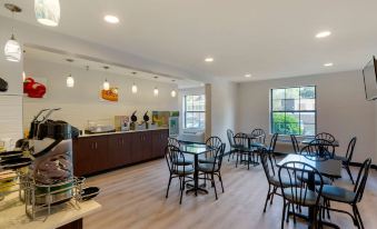 Quality Inn Lee - Lenox South - Housity