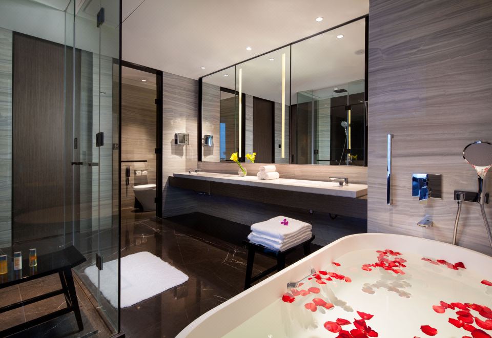 Crowne Plaza KunshanOne-Bedroom Suite