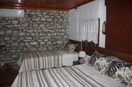 带私人外部浴室的三人房