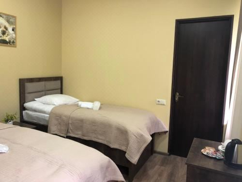 带浴室的双床房