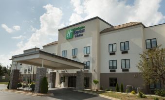 Holiday Inn Express & Suites Madison