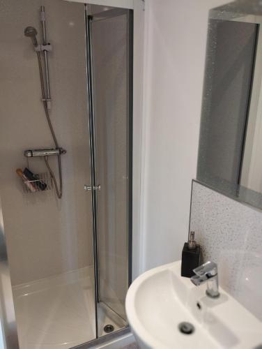 家庭间 - 带淋浴