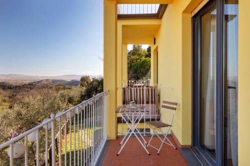 享有游泳池景致的一室公寓