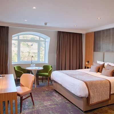 Deluxe King Room with River View The Kingsley Hotel Promo Code