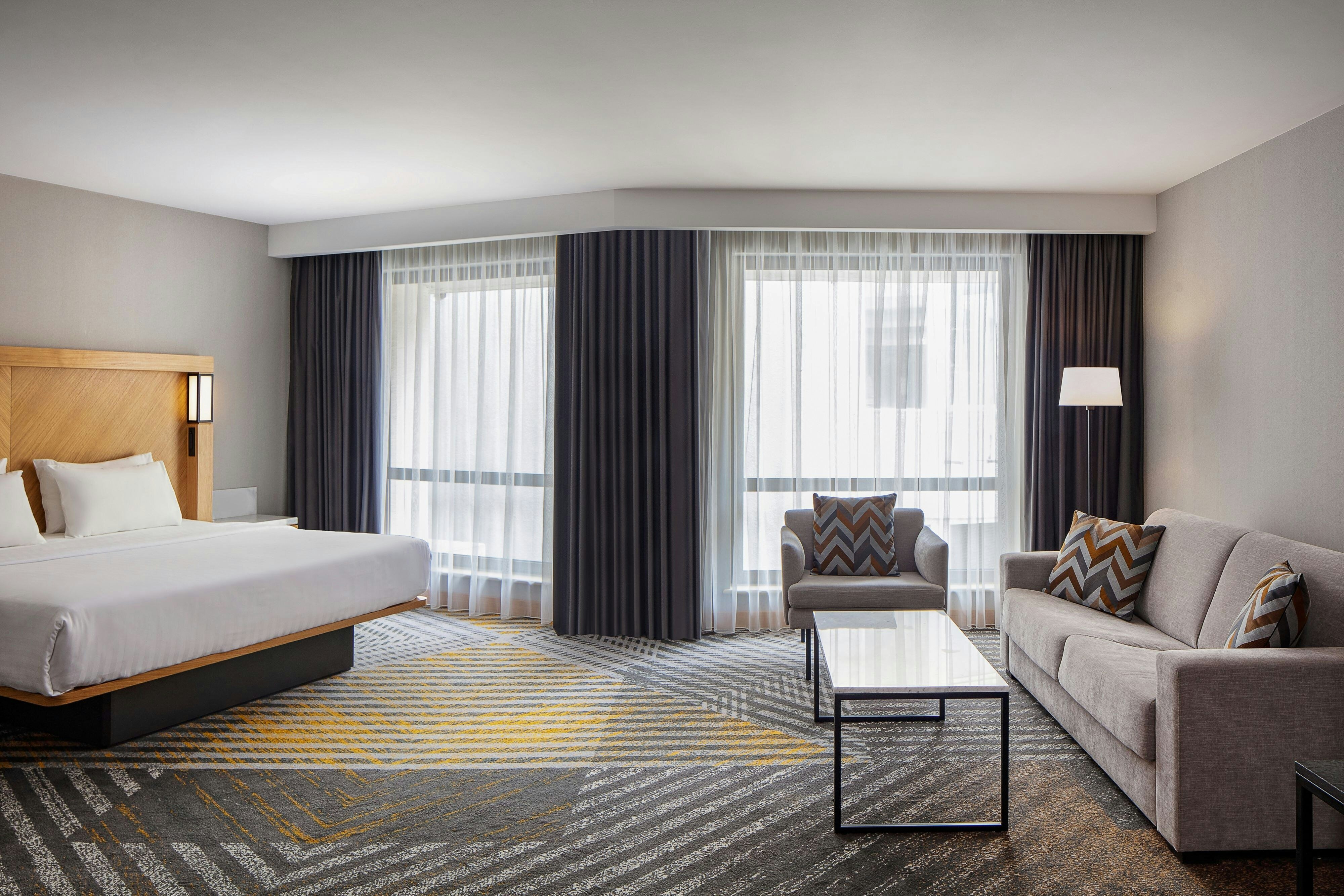 大型转角特大床房（可使用泳池）