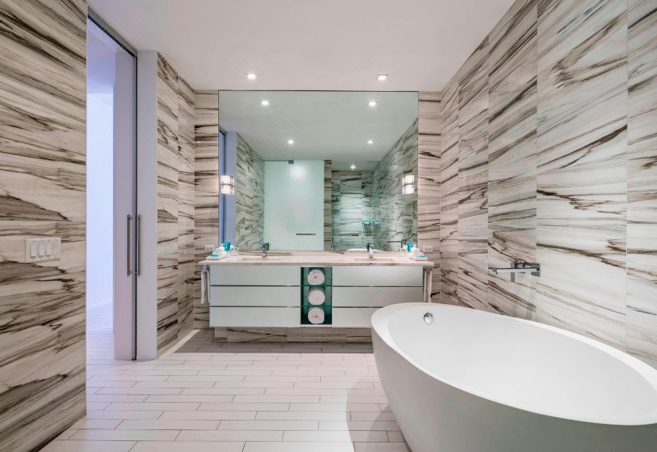 頂層閣樓8，兩臥室雙層套房，海景，陽臺