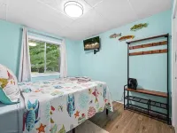 Charming 3-bedroom house with AC, WiFi, 🏓Ping-Pong, Foosball,🔥Firepit,🍔 Grill Hoteles en Municipio de Gerrish
