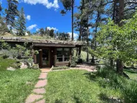 Cozy Cabin Near Boulder with Wildlife and WiFi