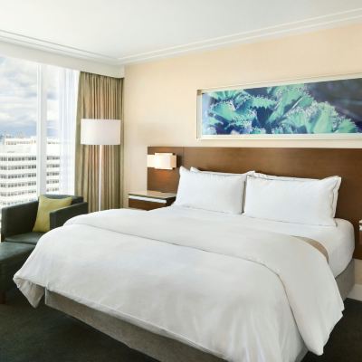 轉角套房，帶1張特大床和1間卧室 威斯汀温哥華機場沃爾中心酒店優惠