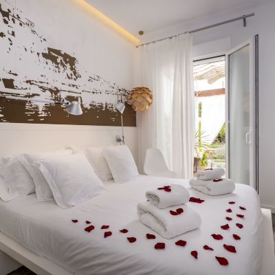 Double Room with Terrace Hotel Abril 37 Promo Code