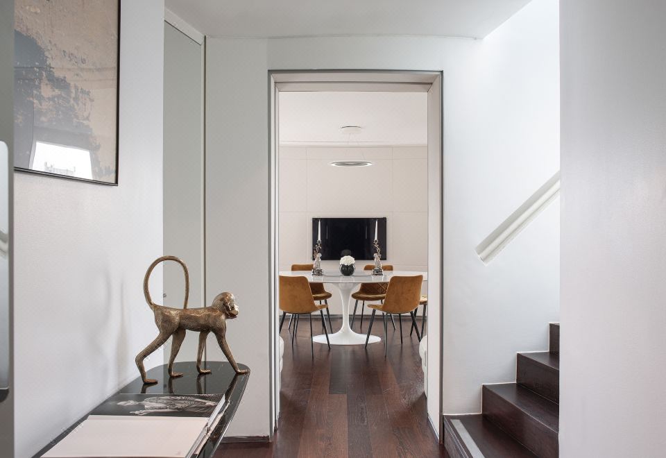 顶层公寓，两卧室（精品复式-4+1）