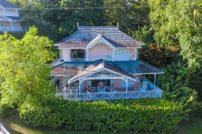 Plantation Beach Villas Hotele w: 