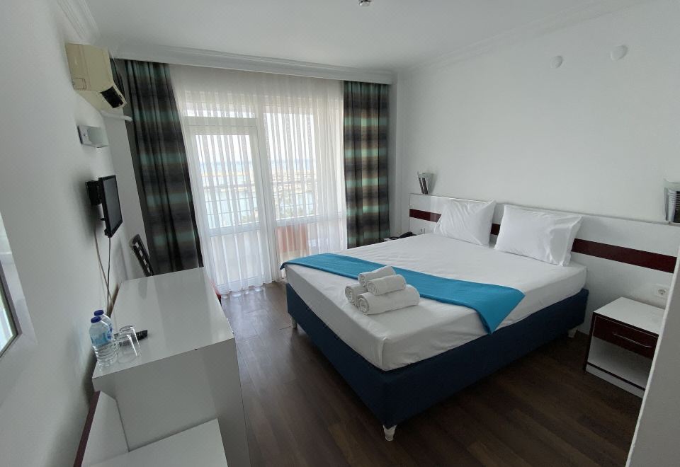 标准房， 1 张双人床或 2 张单人床， 阳台， 海景