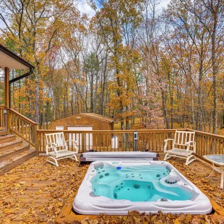 Private Hot Tub on 10 Acres: Cozy Catskill Getaway Отели в г. Катскилл