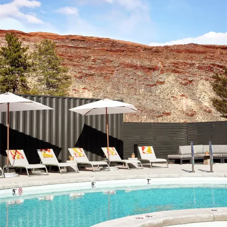 Slackline Moab, Outset Collection by Hilton