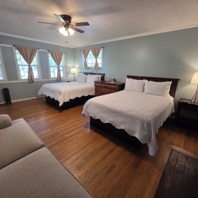 Comfort Room, 2 Queen Beds ( Private Hall Bath) Cherokee Lodge Promo Code