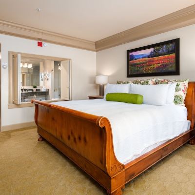 Standard Room, 1 King Bed, Multiple View (Executive Plaza)