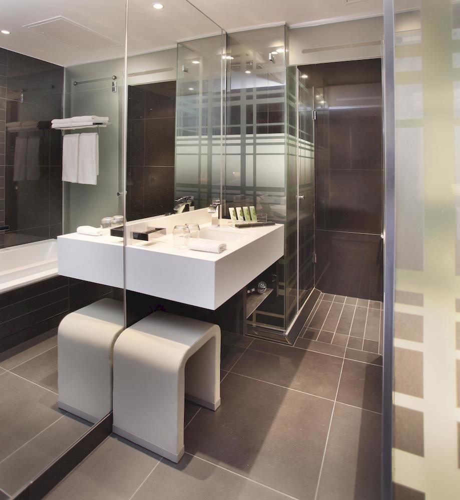 奢华双人房（1 张双人床）， 1 张大床， 阳台