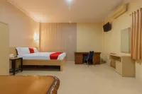 RedDoorz Plus Near Pantai Malalayang Manado Hotels in Mandolang