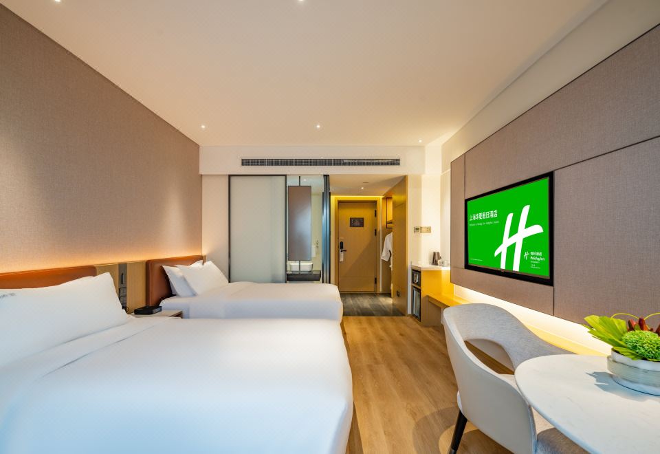 Holiday Inn Shanghai HuaxiaSuperior Room