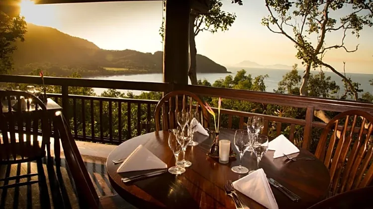 タラ ビーチ ネイチャー リザーブ 食事・レストラン