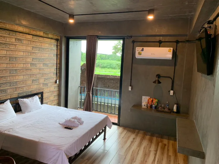 ห้องดีลักซ์ เตียงใหญ่ 1 เตียง